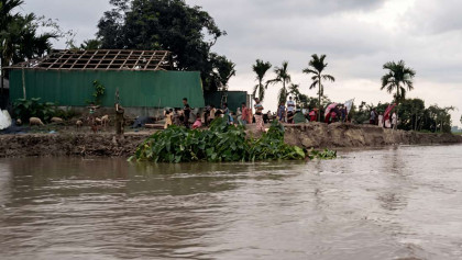 Teesta embankment breaches leave 10,000 stranded in Rangpur