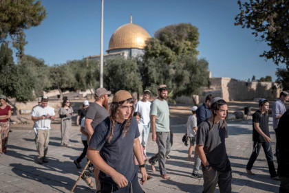 Thousands of Israeli settlers enter Al-Aqsa during Tisha B’Av
