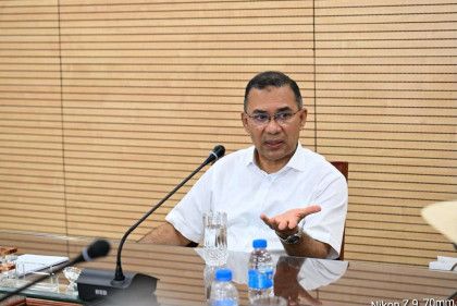 PM requests editors' assistance in media policymaking