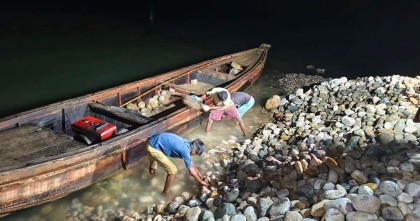 সিলেটে সাদা পাথর উদ্ধারে অভিযান শুরু