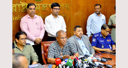 বিদেশে পলাতক পুলিশ অফিসারদের বিচারের মুখোমুখি করা হবে: স্বরাষ্ট্র উপদেষ্টা  
