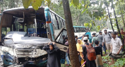 সাগর দেখতে যাবার পথে প্রাণ গেল একই পরিবারের ৫ জনের