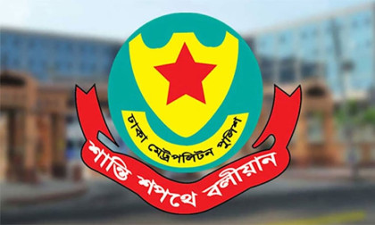 ঢাকায় পুলিশের গাড়িতে আগুন নিছক দুর্ঘটনা : ডিএমপি