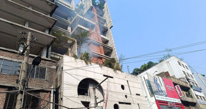 আ'লীগের কেন্দ্রীয় কার্যালয়ে আগুন