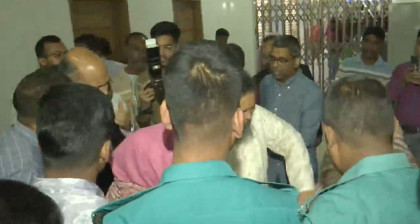 বিচারকের বাসায় ঢুকে ছুরিকাঘাতে ছেলেকে হত্যা