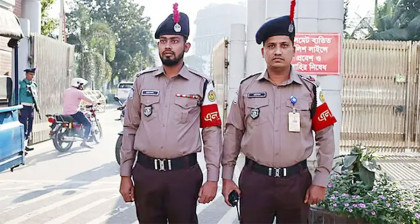 নতুন ইউনিফর্ম পেল পুলিশ