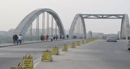হাতিরঝিলে ককটেল বিস্ফোরণ, মোটরসাইকেলে আগুন