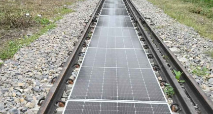 রেল লাইনের মাঝেই তৈরি হবে বিদ্যুৎ