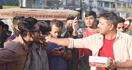 শেখ হাসিনার মৃত্যুদণ্ড: জেলায় জেলায় আনন্দ মিছিল ও মিষ্টি বিতরণ