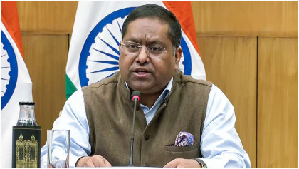 হাসিনাকে ফেরাতে বাংলাদেশের অনুরোধ পর্যালোচনা করছে ভারত