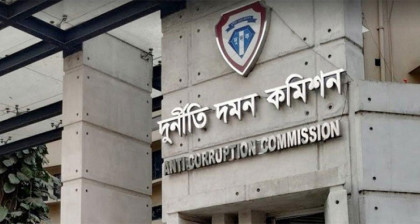 দুদকের প্রধান কার্যালয়ের সামনে ককটেল বিস্ফোরণ