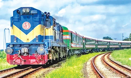 টিকিটবিহীন ৫,৪৪৬ যাত্রীর কাছ থেকে প্রায় সাড়ে ১০ লাখ টাকা আদায় করেছে রেলওয়ে