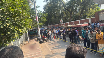 খুলনায় আদালতের সামনে কুপিয়ে-গুলি করে ২ যুবককে হত্যা