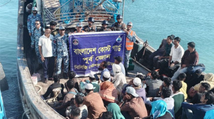 সাগরে ইঞ্জিন বিকল ভাসছিল বোট, ৪৫ জন উদ্ধার 