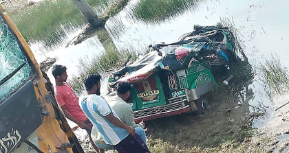 ট্রাকচাপায় অটোরিকশাচালকসহ নিহত ২