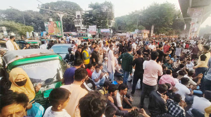 আইজিপিকে অপসারণের দাবিতে শাহবাগ অবরোধ