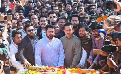 গণঅভ্যুত্থানের নেতাকর্মীদের টার্গেট করে হত্যা করা হচ্ছে: নাহিদ