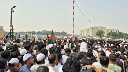 ওসমান হাদির লাশ সংসদ প্লাজায় পৌঁছেছে, লাখো মানুষের ভীড় 