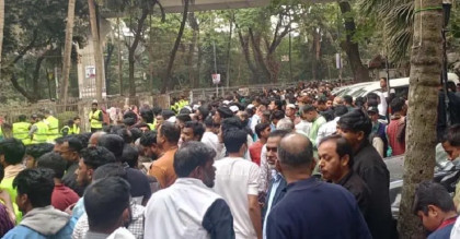 হাদির সমাধি দেখতে টিএসসি থেকে শাহবাগ জনসমুদ্র