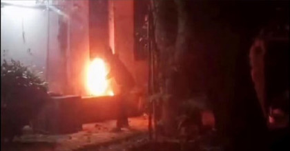 বিটিভির মহাপরিচালকের বাড়িতে আগুন