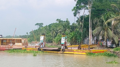 কাউখালীর আমরাজুড়িতে ফেরি পারাপার বন্ধ 