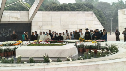 খালেদা জিয়ার কবর জিয়ারত করলেন জাইমা রহমান