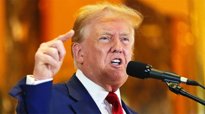 এবার ইরানে ‘খুব শক্ত আঘাত’ আনার হুমকি ট্রাম্পের