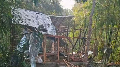 ককটেল তৈরিকালে বিস্ফোরণে উড়ে গেল ঘরসহ যুবকের প্রাণ