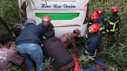 ইজিবাইকে বাসের চাপায় নিহত বেড়ে ৭