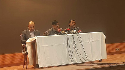 নির্বাচনের আগে লুট হওয়া অস্ত্র দ্রুত উদ্ধারের তাগিদ প্রধান উপদেষ্টার