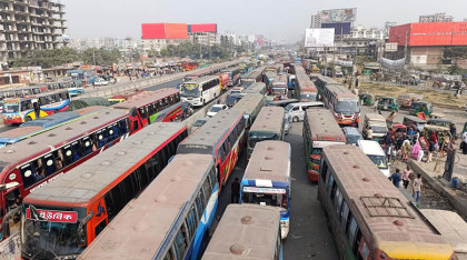 গ্যাস সংকটে ক্ষুব্ধ হয়ে মহাসড়ক অবরোধ