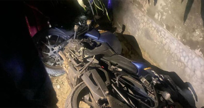 মোটরসাইকেল নিয়ন্ত্রণ হারিয়ে নিহত ৩
