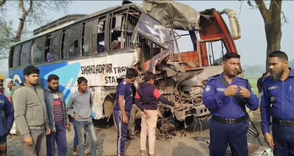 দুই বাসের মুখোমুখি সংঘর্ষে প্রাণ গেল ৩ জনের