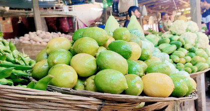 হিলিতে লেবুর হালি ৬০ টাকা