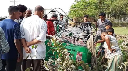 অটোরিকশাকে বাসচাপায় নিহত ৩