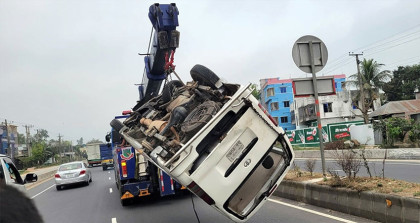 মাইক্রোবাসের সিলিন্ডার বিস্ফোরণে নিহত ৩