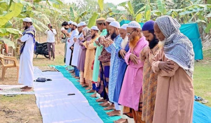 সৌদির সাথে মিল রেখে চিরিরবন্দরে ঈদ উদযাপন