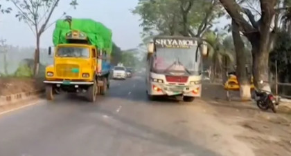 ফেনীতে ত্রিমুখী সংঘর্ষে নিহত ৩
