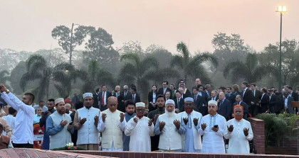 স্মৃতিসৌধে বিরোধী দলীয় নেতা শফিকুর রহমানের শ্রদ্ধা