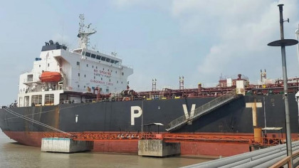 চট্টগ্রামে ২৭ হাজার টন ডিজেল খালাস শুরু