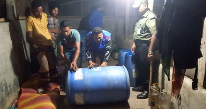 তেঁতুলিয়ায় তেল মজুদ করায় ব্যবসায়ীকে কারাদণ্ড
