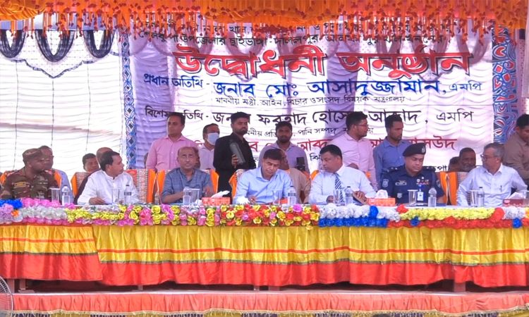 অবৈধ জ্বালানি মজুদে কঠোর নজরদারি, আইনমন্ত্রীর সতর্কবার্তা
