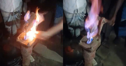 চাটখিলে নতুন টিউবওয়েলে দিয়াশলাই ধরতেই জ্বলছে আগুন