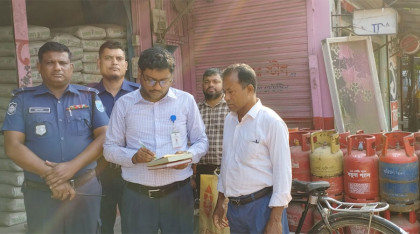 মুন্সীগঞ্জে এলপি গ্যাস সিলিন্ডার অধিক মূল্যে বিক্রি করায় জরিমানা