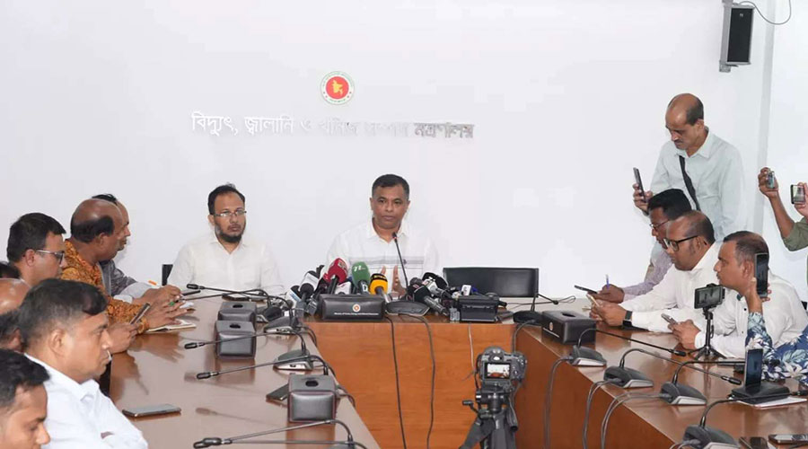 জ্বালানি তেল নিয়ে আশ্বস্ত করলেন যুগ্ম সচিব