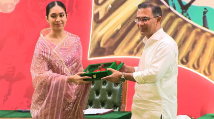 খালেদা জিয়ার পক্ষে পুরস্কার নিলেন জাইমা রহমান