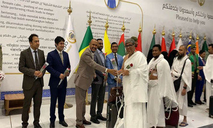 জেদ্দায় পৌঁছাল বাংলাদেশের প্রথম ৪১৯ হজযাত্রী