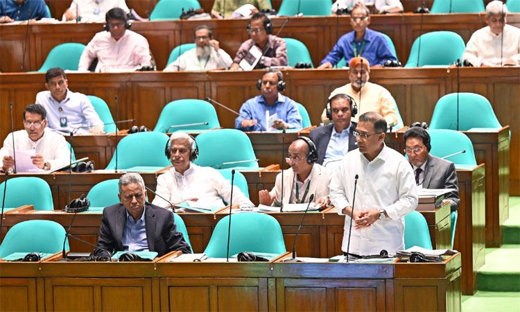 জ্বালানি তেলের রেশনিং এর আওতায় নেই পুলিশসহ অন্যান্য ইমার্জেন্সি বাহিনী: প্রধানমন্ত্রী