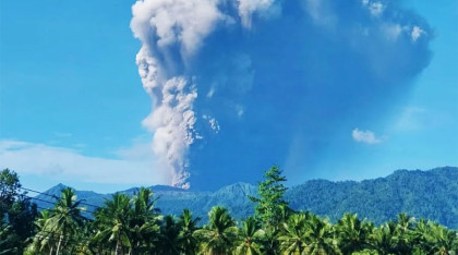 ইন্দোনেশিয়ায় মাউন্ট ডুকোনো আগ্নেয়গিরিতে অগ্ন্যুৎপাতে নিহত ৩