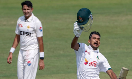 প্রথম দিন শেষে বাংলাদেশের সংগ্রহ ৩০১